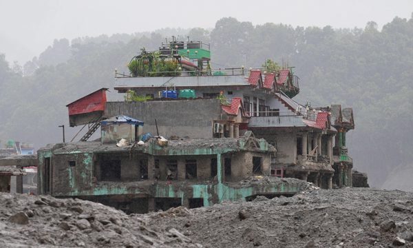 Lũ quét Nepal hé lộ 'bóng tử thần' từ những ngọn núi tan băng