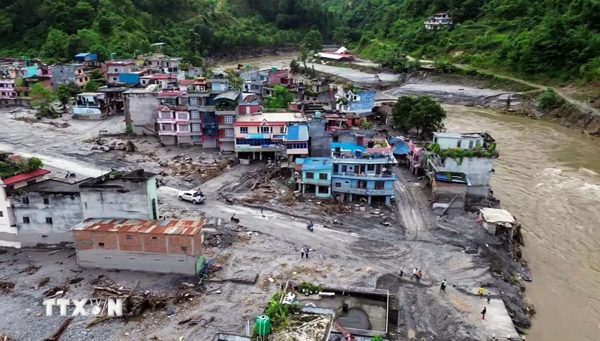 Lũ quét tại Nepal và Trung Quốc: Cứu sống 2 công nhân sau 10 ngày mắc kẹt