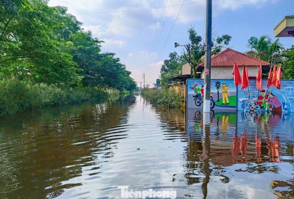 Lũ rút chậm, 3 trường ở Thanh Hóa ngập sâu, hơn 1.800 học sinh nghỉ học