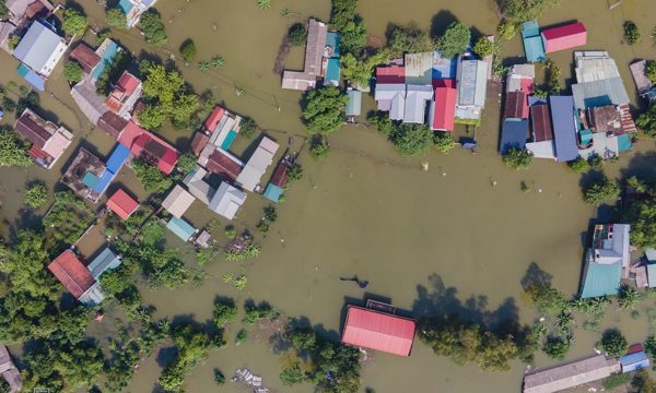 Lũ trên báo động ba, gần 16.000 ngôi nhà còn ngập