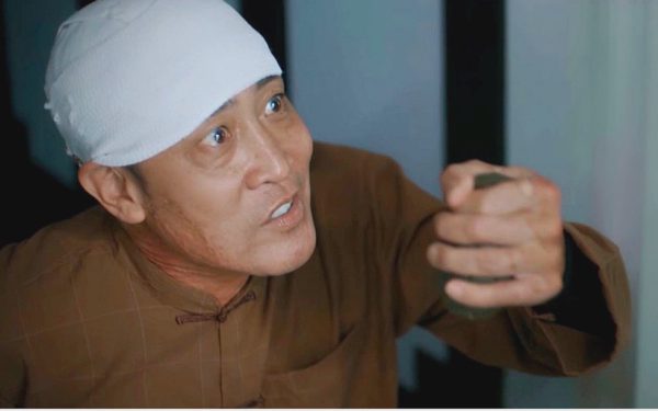 Lửa trắng: Bộ râu 'bất thường' và sự đáng thương của trùm xã hội đen