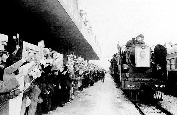 'Lửa trên đường ray': Ký ức không quên của những người lái tàu đi qua thời chiến