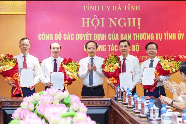 Luân chuyển, bổ nhiệm 10 cán bộ ở Hà Tĩnh