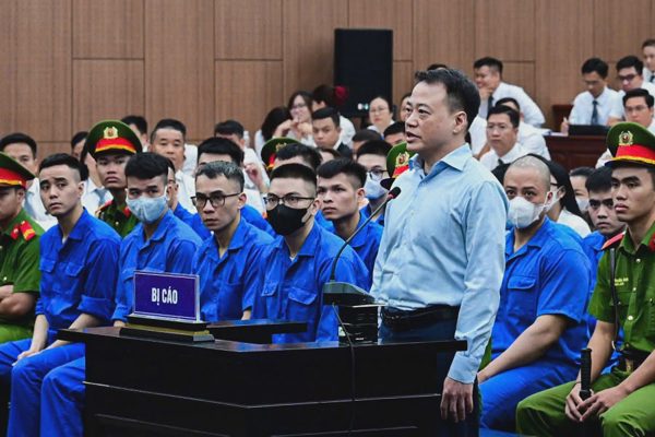 Luật sư có thể trao đổi trực tiếp với Mr Pips, Shark Bình ngay tại tòa