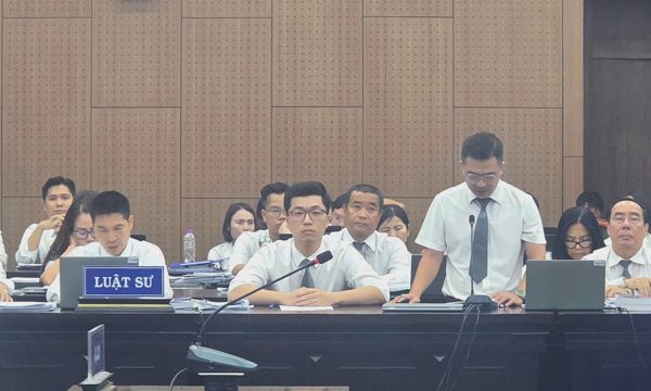 Luật sư: Lãi 200 USD/hợp đồng, doanh nghiệp vẫn phải chi tiền 'bôi trơn'