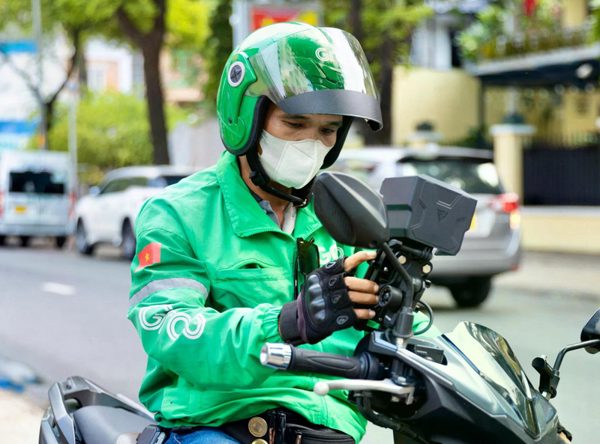 Lùm xùm phí Grab cao, cần siết lại ‘luật chơi’?