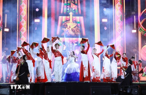 Lung linh Lễ hội "Ánh sáng biên cương” lần thứ nhất tại Lạng Sơn