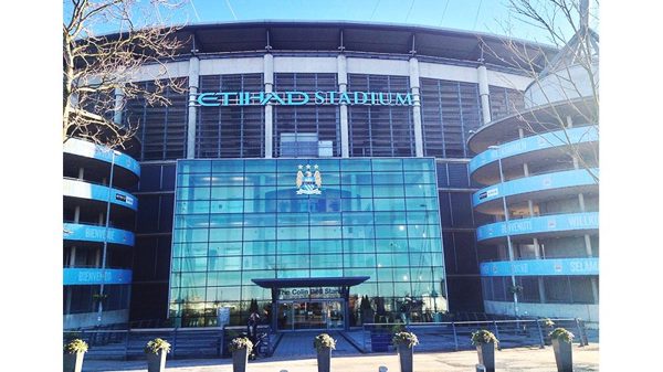 Lưới phạt bủa vây Man City