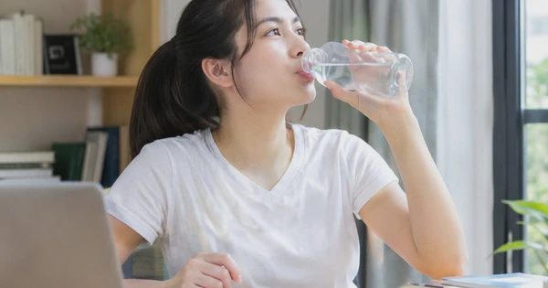 Luôn khát nước: Đừng bỏ qua những nguyên nhân này