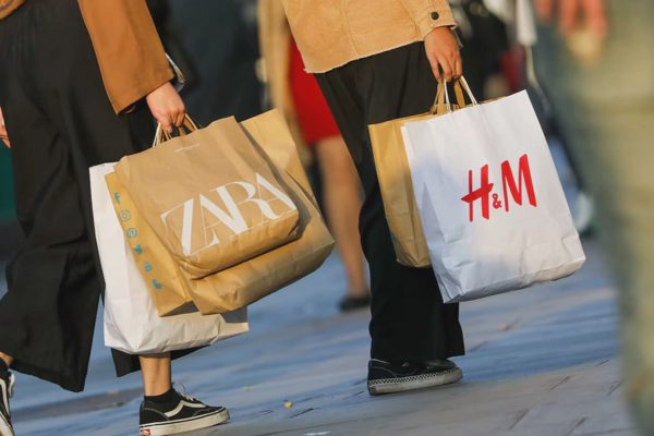 Lương công nhân may đồ cho Zara, H&M, Adidas ra sao?