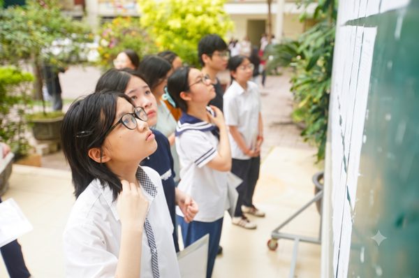 Lương tăng, dạy thêm trái quy định vẫn tiếp diễn