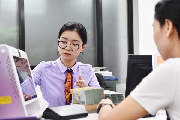 Lương thưởng nhân viên ngân hàng tăng mạnh, có nhà băng trả gần 60 triệu/tháng