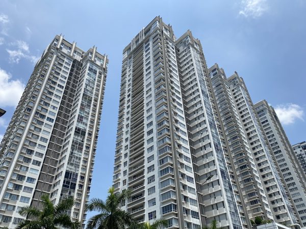Lượng tiêu thụ căn hộ, đất nền ở TP.HCM và vùng phụ cận giảm đến 66%