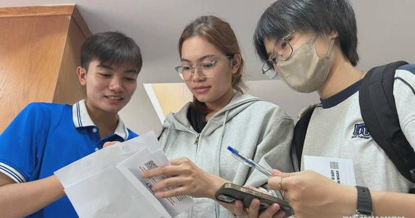 Lương vừa nhận đã hết, người trẻ đành hoãn cưới, ngại sinh con