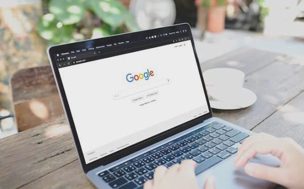 Lượt truy cập báo chí giảm 40%, Google điều chỉnh kết quả tìm kiếm AI