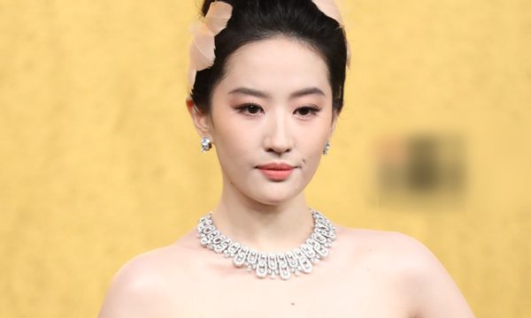Lưu Diệc Phi kém sắc, dàn sao gầy trơ xương tại thảm đỏ hot nhất