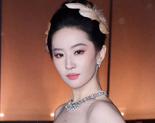 Lưu Diệc Phi lại bị chỉ trích