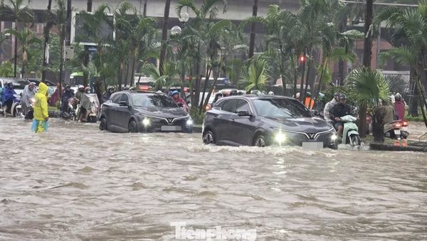 Lưu ý an toàn khi lái xe ô tô qua vùng ngập