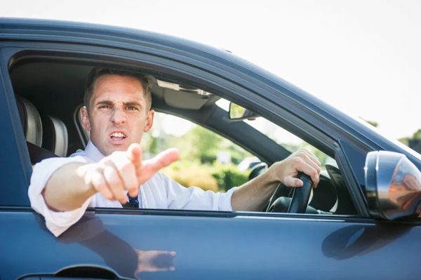 Lý do 90% phụ huynh từng bực bội mỗi khi lái xe đưa con đến trường