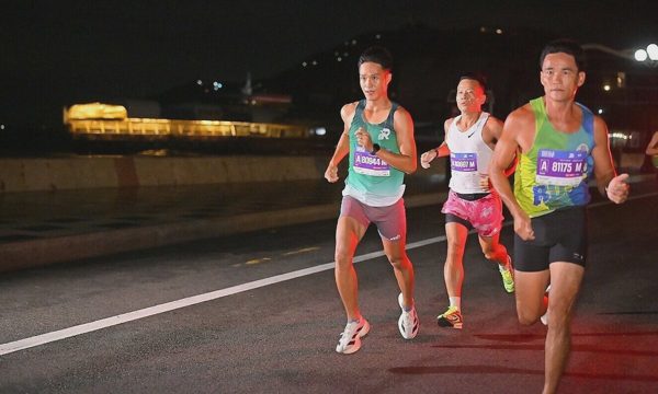 Lý do các runner cần bù nước điện giải khi chạy