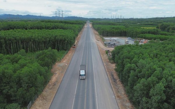 Lý do cao tốc Cam Lộ - La Sơn phải tạm cấm xe vào ban ngày