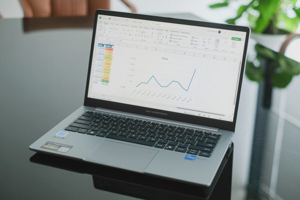 Lý do độ bền, bảo hành ngày càng quan trọng với laptop sinh viên