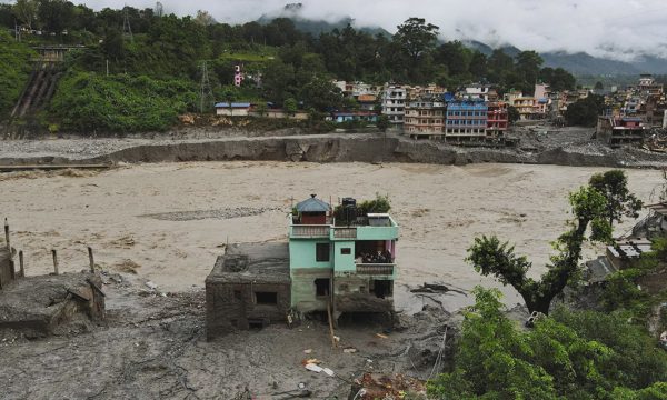 Lý do 'ngôi nhà xanh kỳ diệu' trụ vững giữa lũ quét Nepal