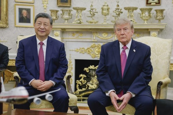 Lý do ông Tập bay sang Mỹ nhanh hơn ông Trump bay về Washington