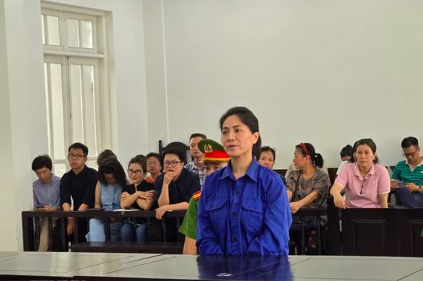Lý do toà chuyển địa điểm xét xử nữ giám đốc show 'về đây bốn cánh chim trời'