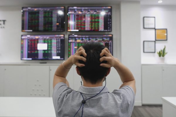 Lý do VN-Index giảm 6 phiên liên tiếp, nhà đầu tư chán nản