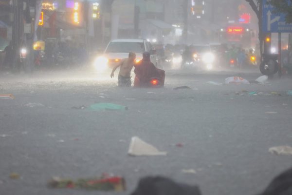 Lý giải chuỗi ngày mưa lớn, sấm sét dồn dập ở TP HCM
