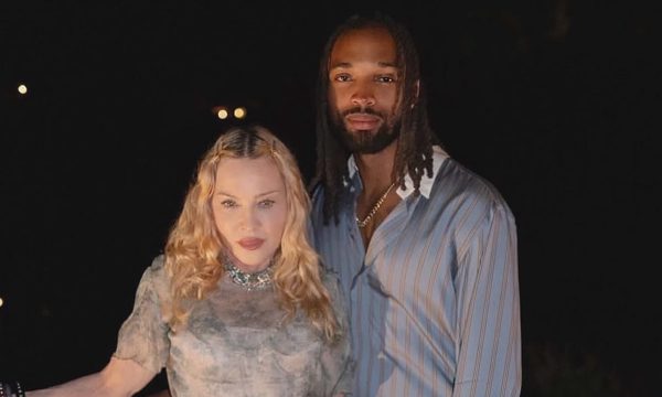 Madonna đón sinh nhật bên người tình kém 38 tuổi