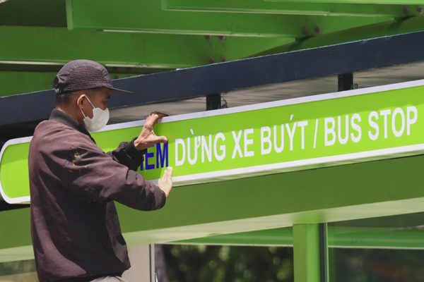 Mái che dài hàng trăm mét nối trạm xe buýt với nhà ga metro ở TPHCM