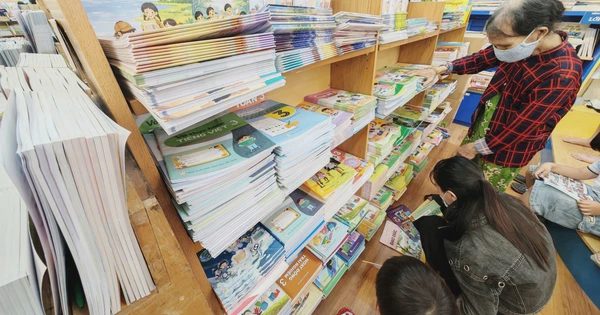 Mai vào năm học mới, tối nay vẫn đi săn lùng sách giáo khoa