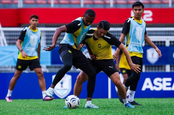 Malaysia chỉ có 16 cầu thủ tập trước trận đấu tuyển Việt Nam