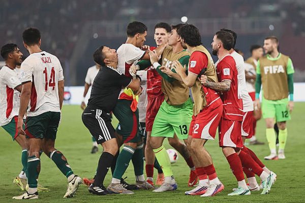 Malaysia gửi đơn kiện, yêu cầu FIFA làm rõ việc tăng bù giờ cho Indonesia