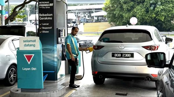 Malaysia sẵn sàng chi hơn 11 tỷ USD mỗi năm trợ giá nhiên liệu