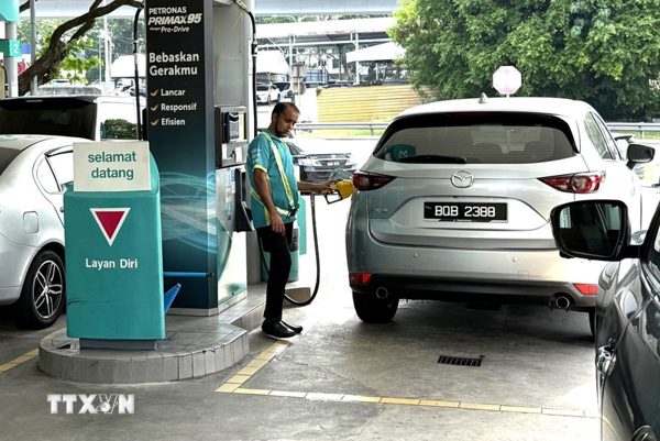 Malaysia sẵn sàng chi hơn 11 tỷ USD mỗi năm trợ giá nhiên liệu