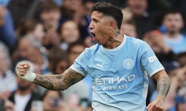 Man City chiếm đỉnh bảng Ngoại hạng Anh