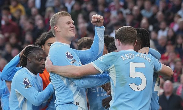 Man City đè bẹp Liverpool, duy trì mạch thắng