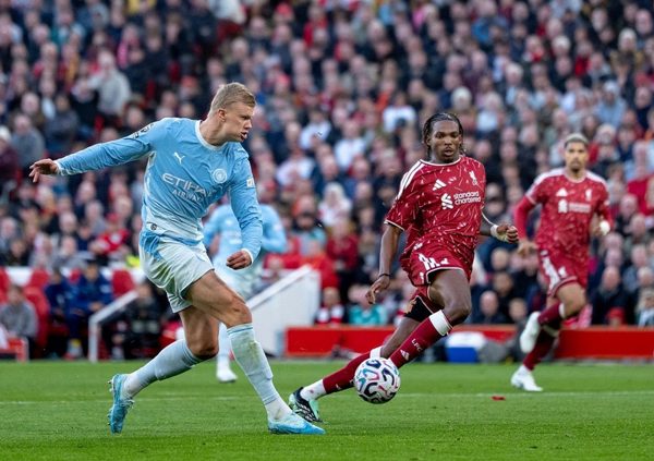 Man City hủy diệt Liverpool trong ngày Haaland 'nổ súng'