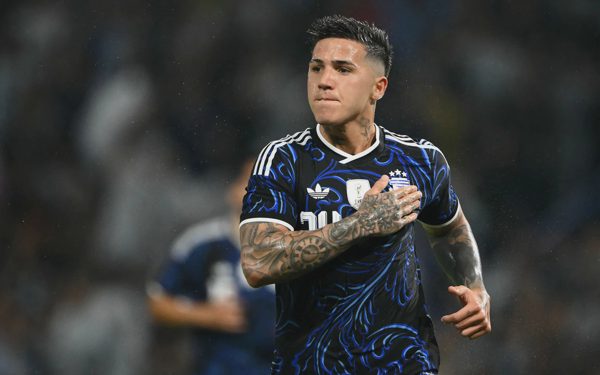 Man City tạo 'bom tấn' trong những giờ cuối của thị trường chuyển nhượng