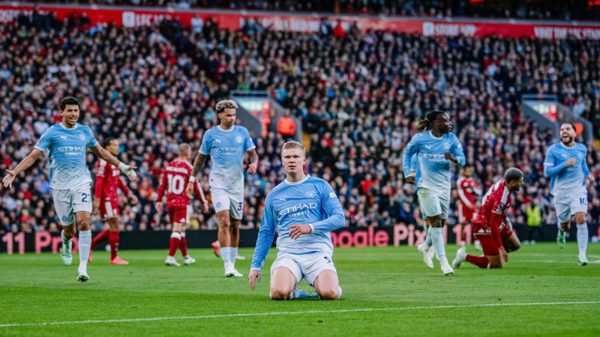 Man City thắng đậm Liverpool tại Anfield, Freiburg lên ngôi đầu Bundesliga