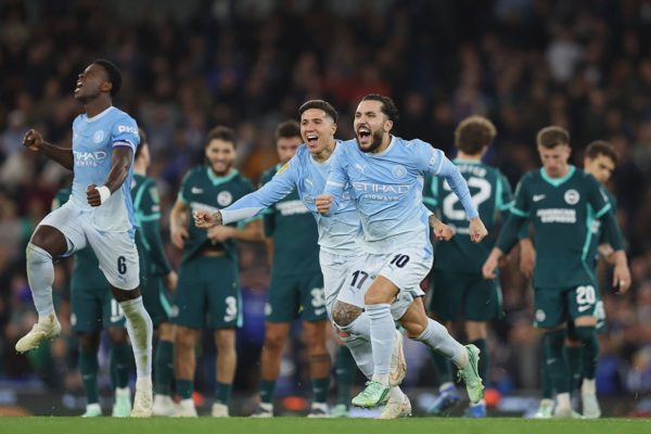 Man City thoát hiểm trước Brighton, giành vé vào tứ kết Cúp Liên đoàn Anh