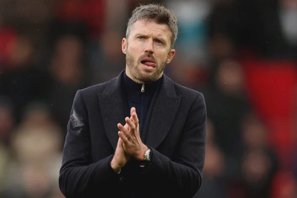 Man Utd họp khẩn về tương lai HLV Carrick, lộ diện người thay thế