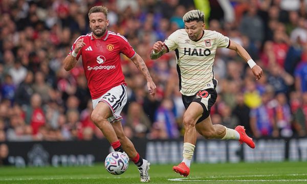Man Utd liệu có phải trả giá vì chuyển nhượng 'cuốn chiếu'?