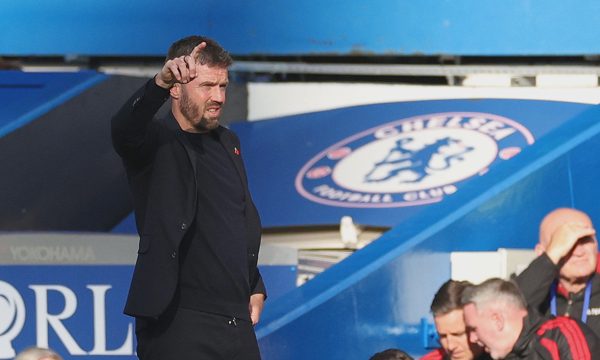 Man Utd tiếp tục giữ Carrick dù rơi xuống sát nhóm 'đèn đỏ'