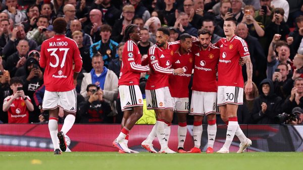 Manchester United, Bayern Munich thắng đậm ngày ra quân