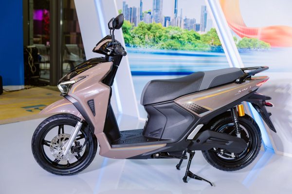 Mạnh mẽ nhưng êm ái, VinFast Kinet thay đổi trải nghiệm xe điện