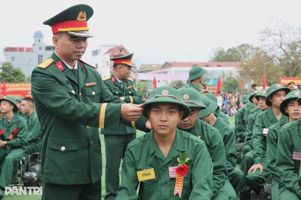 Mất 1/2 đốt ngón tay trỏ có được miễn nghĩa vụ quân sự không?